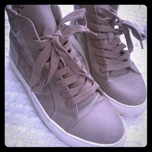 Steve Madden demorah high tops